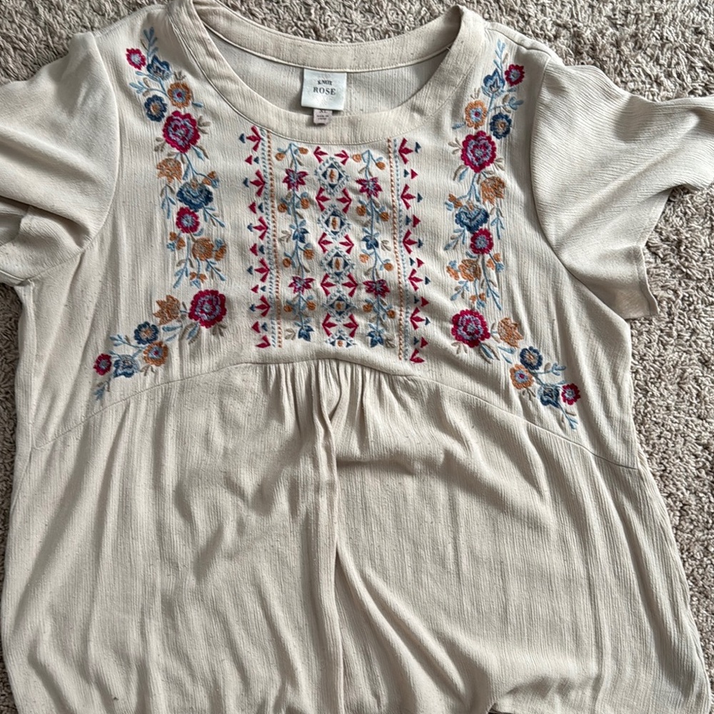 Knox Rose White and Pink Embellished Short Sleeve Blouse